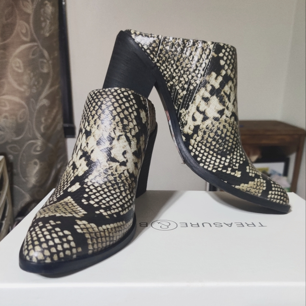 Natural snake faux leather bootie